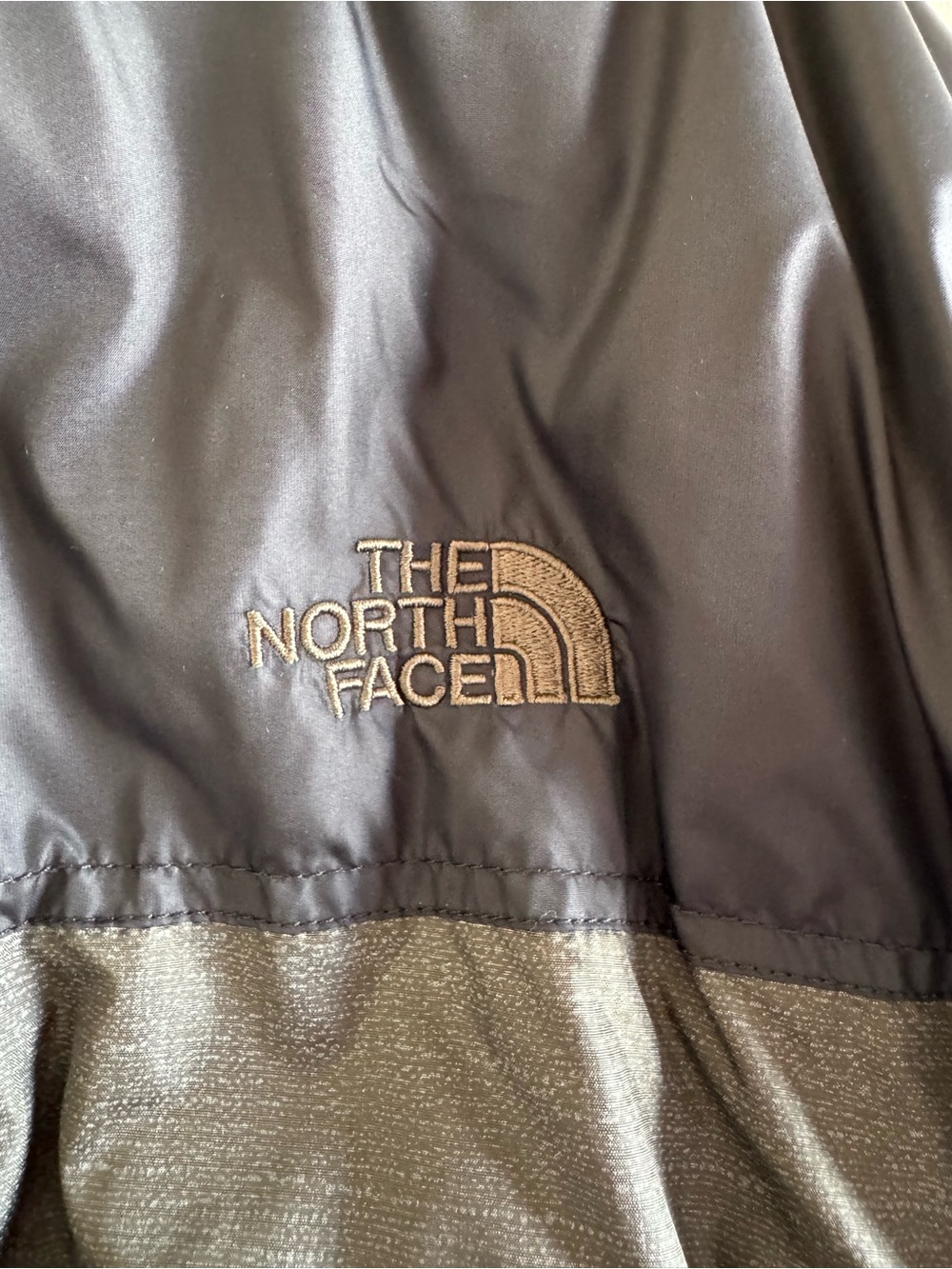 The North Face Men's Charcoal Gray Two-Tone Puffer Jacket - Picture 6 of 8